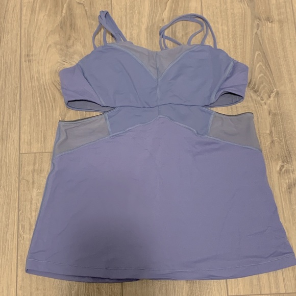 Lululemon tank top with built-in bra and cutout sides - Picture 2 of 4